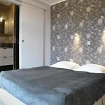 Vakantiehuis Group With Sauna *